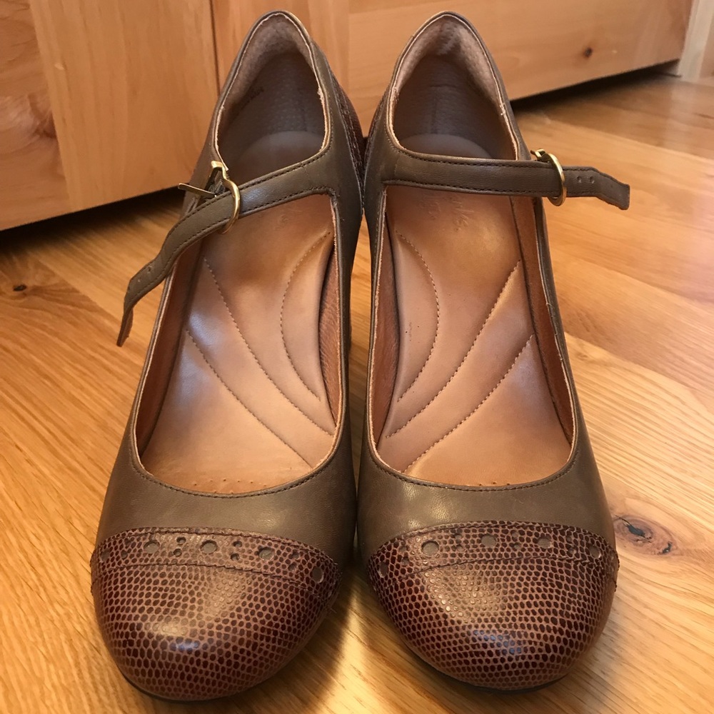 Clarks Brown Chunky Heels Size 8.5